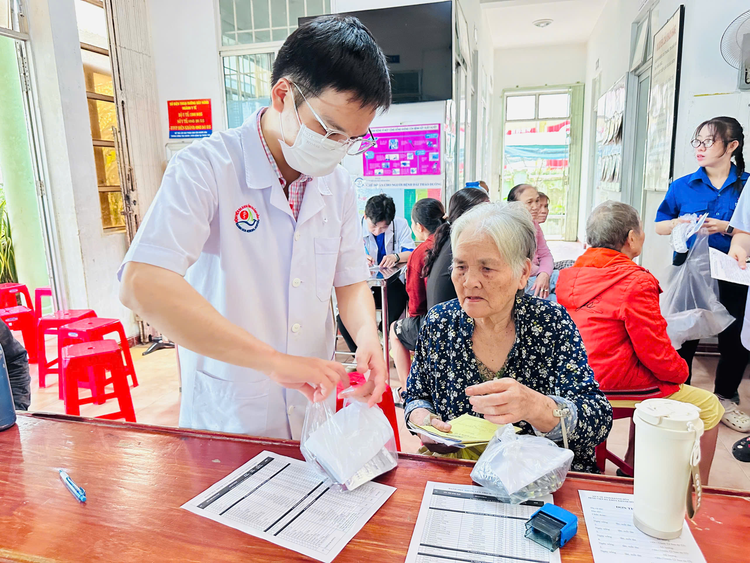 Ngành Y tế Khánh Hòa bảo đảm Quyền con người trong chăm sóc sức khỏe Nhân dân